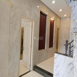 Cho thuê Nhà nguyên căn có Sân vườn. Vòng xoay KCX Tân Thuận