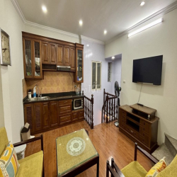 Cho thuê nhà riêng tại phố Cảm Hội, 22m2, phường Hai Bà Trưng