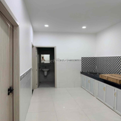 Cho thuê 13,5 triệu 4 pn 2 tolet ngay chợ