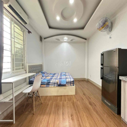 CHÍNH CHỦ CHO THUÊ STUDIO CỬA SỔ LỚN THANG MÁY HẦM XE FULL NT QUẬN 1