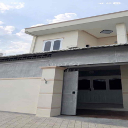 Cho thuê 13,5 triệu 4 pn 2 tolet ngay chợ