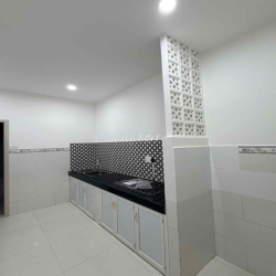 Cho thuê 13,5 triệu 4 pn 2 tolet ngay chợ