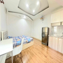 CHÍNH CHỦ CHO THUÊ STUDIO CỬA SỔ LỚN THANG MÁY HẦM XE FULL NT QUẬN 1