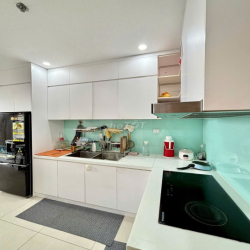 Cho thuê căn hộ góc 2PN+ Vinhomes Grand Park bếp rèm view thoáng