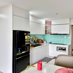 Cho thuê căn hộ góc 2PN+ Vinhomes Grand Park bếp rèm view thoáng