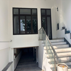 Cho thuê trệt + lầu 1 