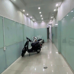 CHO THUÊ NHÀ MT 222 CMT8 Q3 DT 4x21m nở hậu 8m trệt 2 lầu giá 45tr