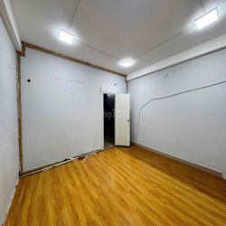 MẶT BẰNG > 100M2 NẰM NGAY MẶT TIỀN NGUYỄN THỊ THẬP