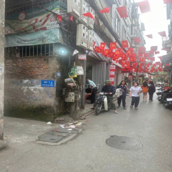 Cho Thuê nhà phố Chu Huy Mân, Long Biên, 4PN, Nội thất đầy đủ, giá 5Tr