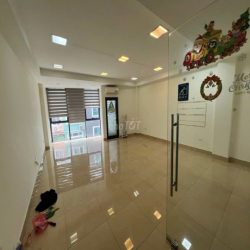 Nhà măt ngõ  phố Trần Quốc Hoàn - 70m x 6 tầng thông  - Thang Máy