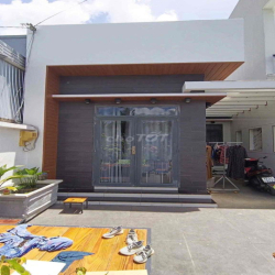 Nhà 180m2 mới xây cách ĐH Tây Đô 2km