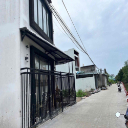 Nhà 180m2 mới xây cách ĐH Tây Đô 2km