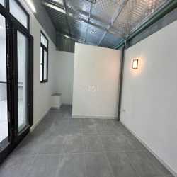 Cho Thuê Biệt Thự 1 trệt 3 lầu 4PN+5WC đường Liên Phường giá 25 triệu