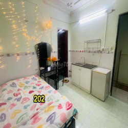 PHÒNG CỬA SỔ MÁY LẠNH FULL NỘI THẤT GIỜ TỰ DO XE FREE