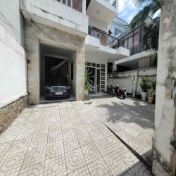 Cho thuê biệt thự đường Bình Lợi, p13, BT. DT 10x20m. Giá 40tr/th