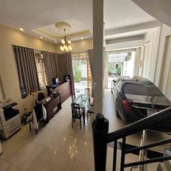 Cho thuê biệt thự đường Bình Lợi, p13, BT. DT 10x20m. Giá 40tr/th