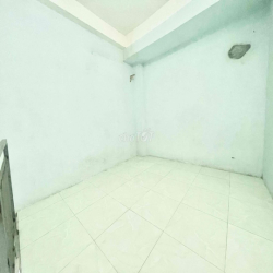 🌈🌈PHÒNG TRỌ GÁC ĐÚC, CAO KHÔNG ĐỤNG ĐẦU🍀🍀NGÃ 4 BỐN XÃ🔥🔥