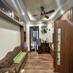 Cho thuê Biệt Thự  Linh Đàm (Lô góc- thang máy).S:200m.giá 100 tr/than