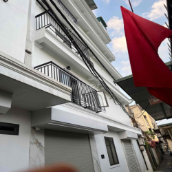 Cho thuê tầng 1,2,3  nhà mới  9 ngõ 210 Võ Chí Công