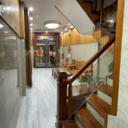 KIỆT OTO 2 MT ÔNG ÍCH KHIÊM, 2TẦNG