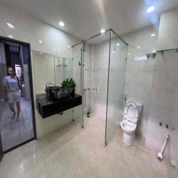 KIỆT OTO 2 MT ÔNG ÍCH KHIÊM, 2TẦNG