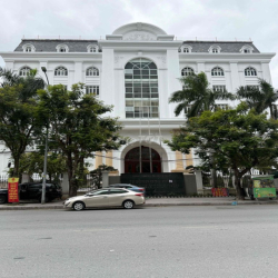 cần cho thuê toà nhà 7 tầng mặt đường