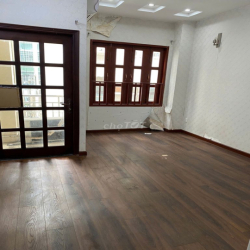 Cho thuê nhà 4 lầu nguyên căn đối diện bệnh viện Nguyễ Tri Phương