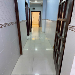 Cho thuê nhà 4 lầu nguyên căn đối diện bệnh viện Nguyễ Tri Phương