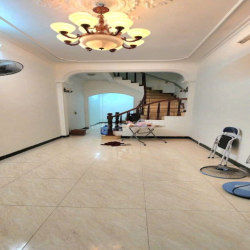 Cho thuê nhà 40 m2 x 4 tầng, 4PN, Ô TÔ ĐỖ cách 10m, SẠCH ĐẸP 12 tr/th