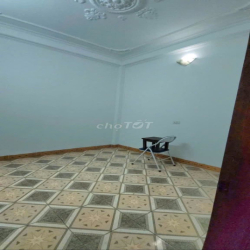 Cho thuê nhà 40 m2 x 4 tầng, 4PN, Ô TÔ ĐỖ cách 10m, SẠCH ĐẸP 12 tr/th
