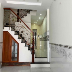 Cho thuê nhà 1 trệt 3 lầu gần Etown Cộng Hoà, Tân Bình