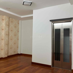 Cho thuê nhà 1 trệt 3 lầu gần Etown Cộng Hoà, Tân Bình