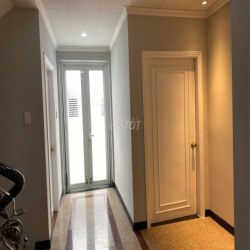 CĂN GÓC 2 MẶT TIỀN VỊ TRÍ ĐẸP NỘI KHU - 300M2 - GIÁ 40TR/THÁNG