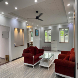 CĂN GÓC 2 MẶT TIỀN VỊ TRÍ ĐẸP NỘI KHU - 300M2 - GIÁ 40TR/THÁNG