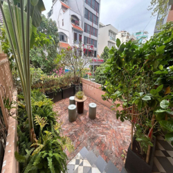 CHO THUÊ VILLA SÂN VƯỜN ĐẶNG TẤT, QUẬN 1, DIỆN TÍCH 8x25M, TRỆT 2 LẦU