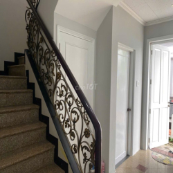 CĂN GÓC 2 MẶT TIỀN VỊ TRÍ ĐẸP NỘI KHU - 300M2 - GIÁ 40TR/THÁNG