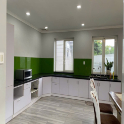 CĂN GÓC 2 MẶT TIỀN VỊ TRÍ ĐẸP NỘI KHU - 300M2 - GIÁ 40TR/THÁNG