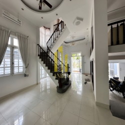 BIỆT THỰ THẢO ĐIỀN 40 TRIỆU - 2 LẦU - KHU YÊN TĨNH