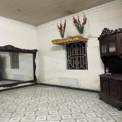 Nhà ngõ 68 Ngọc Thuỵ, 200m, CÓ SÂN VƯỜN. Giá 6tr