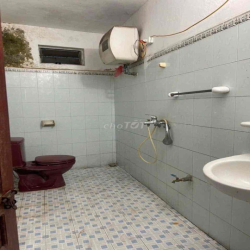 Nhà ngõ 68 Ngọc Thuỵ, 200m, CÓ SÂN VƯỜN. Giá 6tr