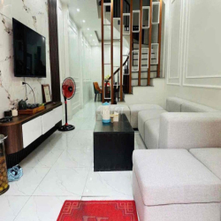 Cho thuê nhà nguyên căn phố Đào Tấn Ba Đình 50m 4 tầng 5PN 15 triệu