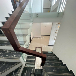 Nhà 3 tầng BIỆT THỰ  mới đẹp, 8m x 15m, 4PN, 4WC, hẻm 6m Lý Chiêu Hoàg