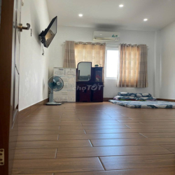 Nhà 3 tầng BIỆT THỰ  mới đẹp, 8m x 15m, 4PN, 4WC, hẻm 6m Lý Chiêu Hoàg