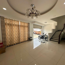 Nhà 3 tầng BIỆT THỰ  mới đẹp, 8m x 15m, 4PN, 4WC, hẻm 6m Lý Chiêu Hoàg