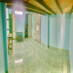 Còn phòng cho thuê giá rẻ, nvs riêng bên trong phòng giáp Q10 và QTB