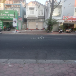 Cho thuê sân trước