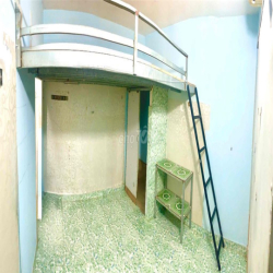 Còn phòng cho thuê giá rẻ, nvs riêng bên trong phòng giáp Q10 và QTB