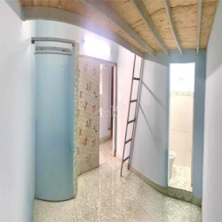 Còn phòng cho thuê giá rẻ, nvs riêng bên trong phòng giáp Q10 và QTB