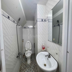 CHO THUÊ MẶT BẰNG RỘNG 125m2 CÓ 2PN NGAY MẶT TIỀN NGUYỄN THỊ THẬP, Q7