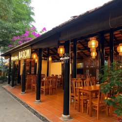 Cho thuê nhà MT Sân vườn đường Nguyễn Hữu Cảnh, P22, Bình Thạnh.